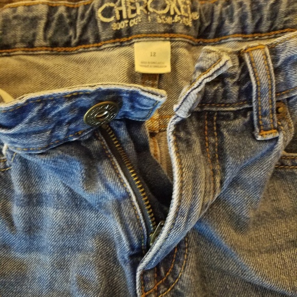 Boys medium wash denim distressed jeans - Picture 3 of 4